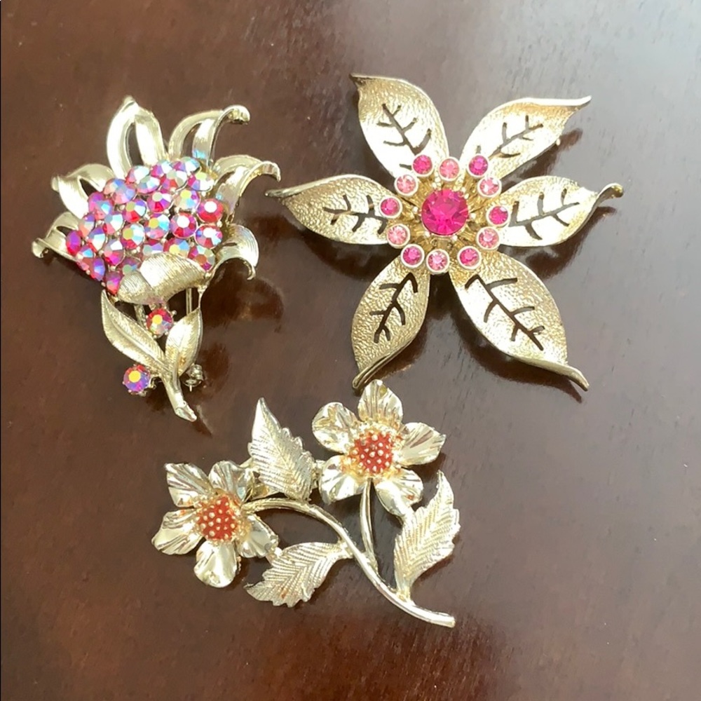 Set of 3 floral brooches